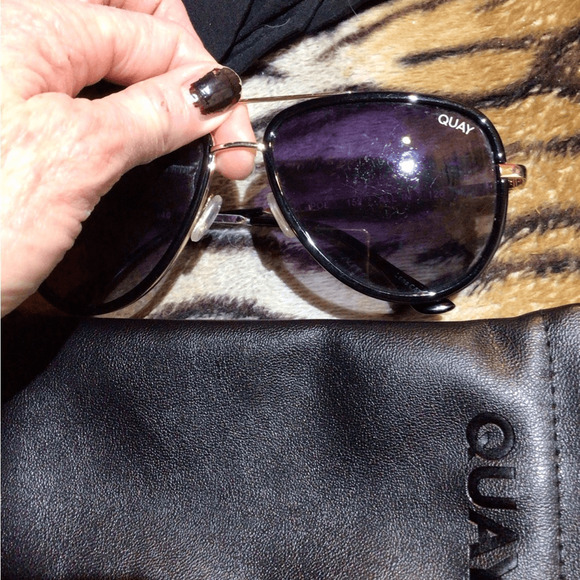 NEW! READ*** Rare Quay All in black X LARGE Polarized smoke aviators